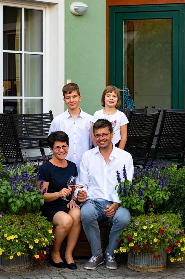 Weingut Familie Bauer Hotell Grossriedenthal Eksteriør bilde